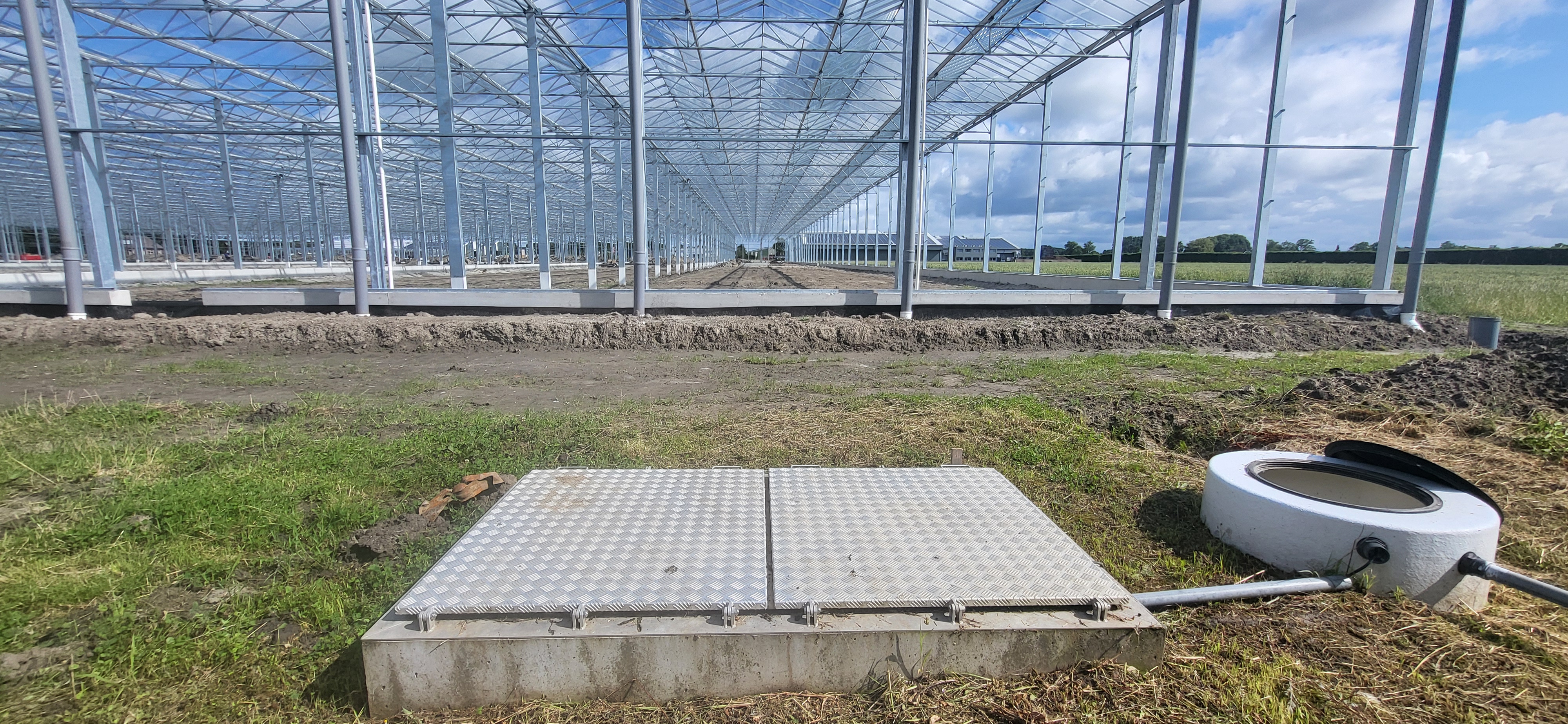 Ronico B.V.: Nieuwbouw tulpenbroeierij, watertechniek & LED-belichting